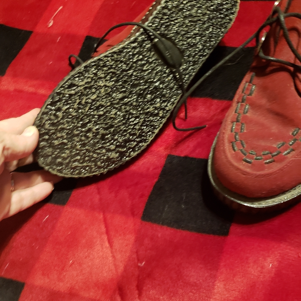 Maroon lightweight creepers
